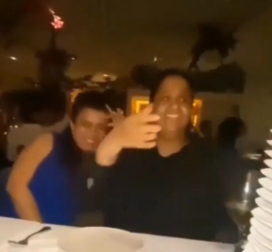  अर्पिता खान ने दुबई के रेस्टोरेंट में प्लेटें तोड़ीं, वीडियो वायरल 