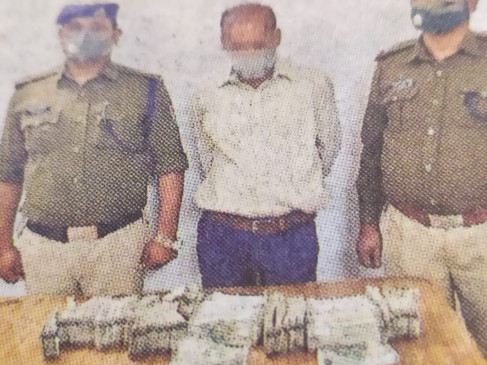 Bag of hawala carrier rises 2.5 million at the station