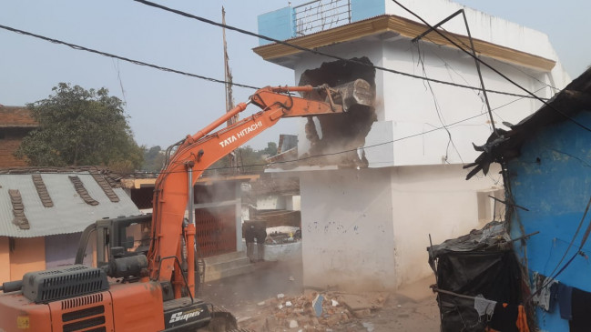 Bulldozer fired on three more illegal constructions of drug mafia Shekhar Sonkar