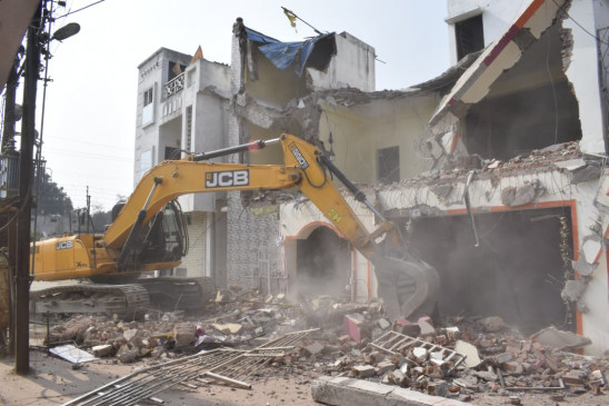 Bulldozers run on illegal manufacturing of liquor mafia, more than two dozen cases registered