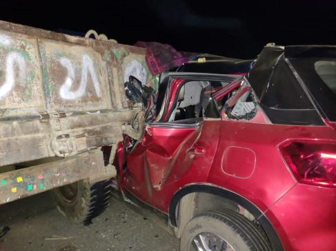 ट्रैक्टर ट्रॉली से टकराई कार, जबलपुर के प्रतिष्ठित टेंट व्यवसायी की दर्दनाक मौत