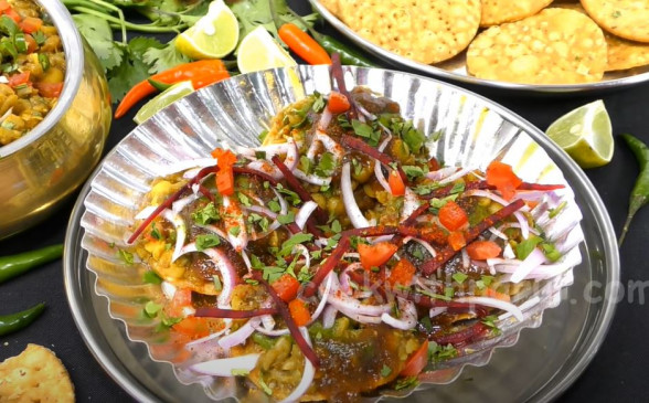 Chat: पार्टी के लिए बनाएं दिल्ली की मशहूर मटर कचौरी चाट, सभी को आएगी पसंद