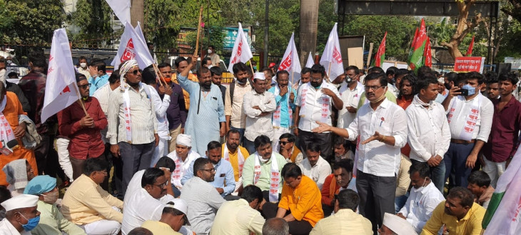 मुंबई में अंबानी-अडानी के कार्यालय पर किसानों ने निकाला मोर्चा, अगली बैठक में शाह की मौजूदगी चाहते हैं किसान