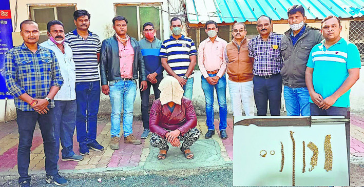 Gang robbery busted in Parshiwani, 5 arrested