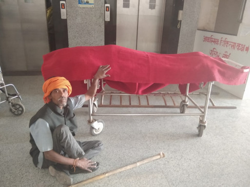 Humanity is ashamed: dead body lying in bed in district hospital overnight