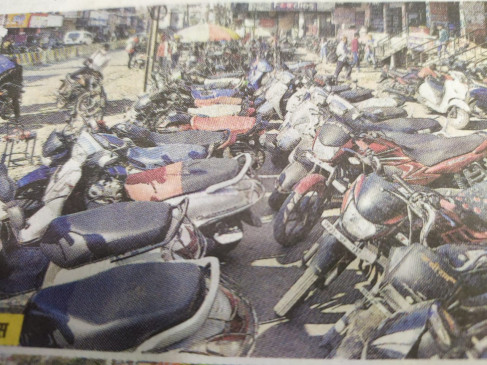 Illegal parking on the roads, deteriorating city traffic system, most difficult in the markets