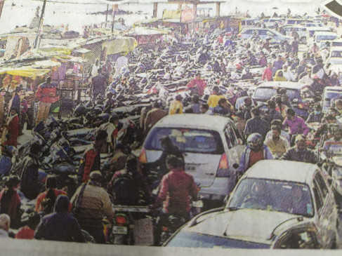 Maar Narmada polluted by smoke of hundreds of vehicles, guarighat battling with jam for whole day