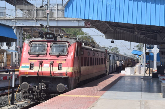 Mahanagari Express gets super fast status - train number also changed, fare also increased Mahanagari Express gets super fast status - train number also changed, fare also increased
