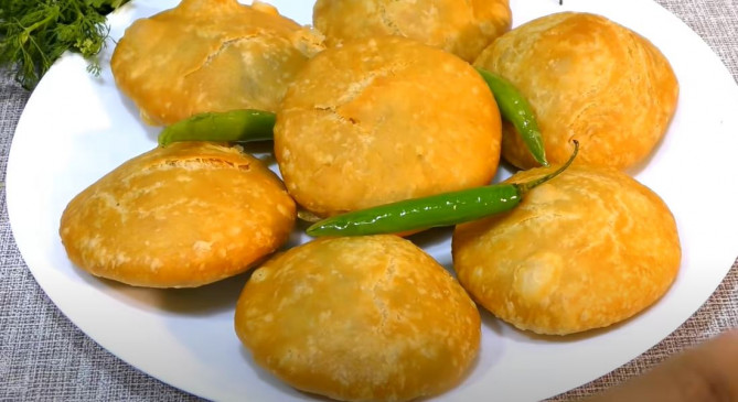 Make pea kachori, know the recipe | Kachori: इस विधि से बनाएं हलवाई जैसी  खस्ता मटर की कचोरी, आसान है रेसिपी - दैनिक भास्कर हिंदी