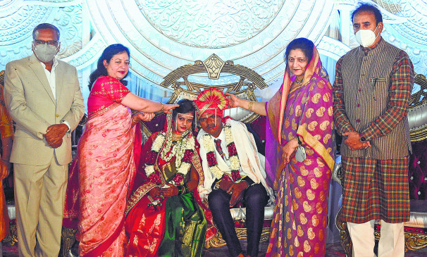 Manas daughter gave her homage, homeless deaf life partner