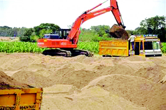 Nagpur: 2 trucks carrying stolen sand seized