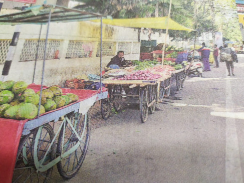 Occupation on market roads, option of hawker zone also fails, public trouble in peak hours during shopping