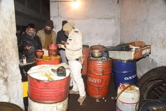 Sell ​​fake engine oil by leveling branded companies, administration and police raid on factory