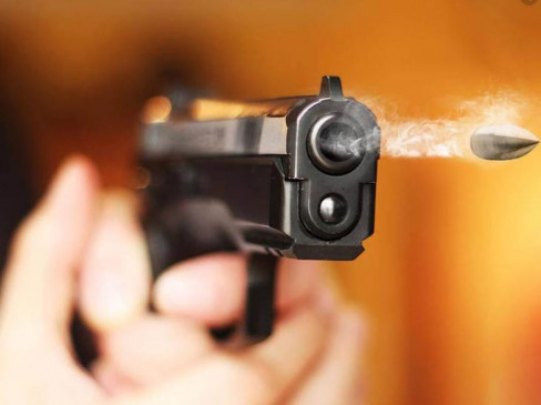 Singhpur firing - reward of 20 thousand now on arrest of absconding sub inspector and constable