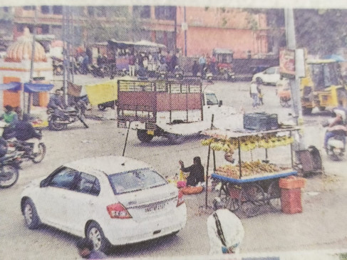 The condition of Gulaua Chowk battered, with a population of thousands; Municipal corporation ignored