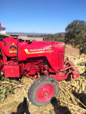 Tractor trolley full of laborers overturned in Mankughati, 24 injured, 3 serious - workers going to cut sugarcane