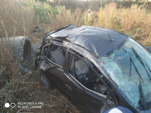 Twenty feet high speed car fell into Khanty, one dead