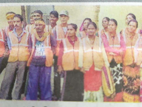 Two systems of cleanliness: difference of ground and sky in both, 1300 government sanitation workers remain