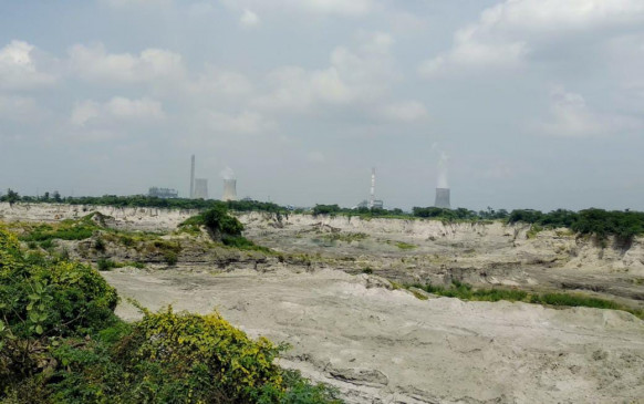 नियमों की धज्जियां उड़ा रही परली पावर प्लांट की राख, परेशान रहवासी कई बार कर चुके शिकायतें नियमों की धज्जियां उड़ा रही परली पावर प्लांट की राख, परेशान रहवासी कई बार कर चुके शिकायतें