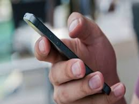 A woman hangs herself when she is reprimanded for playing games on mobile
