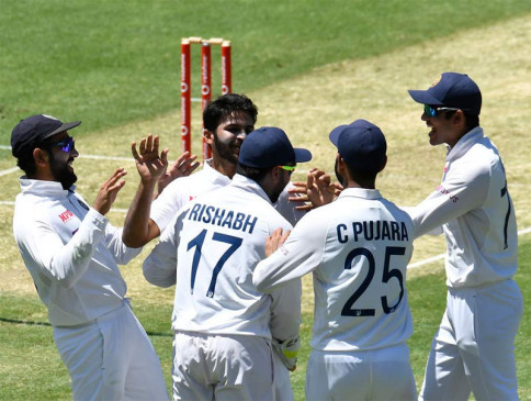 AUSvIND: भारत के खिलाफ लबुशेन का पहला शतक , आस्ट्रेलिया 274/5, डेब्यू मैच खेल रहे नटराजन ने 2  विकेट लिए