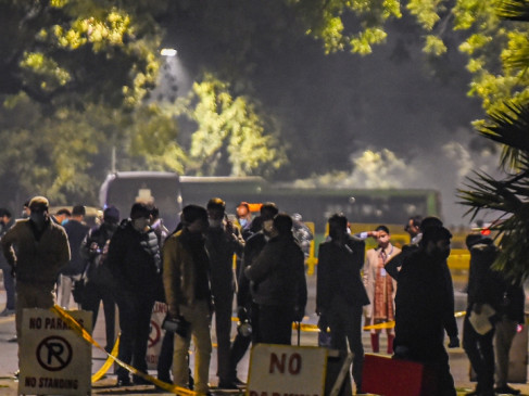 Blast in Delhi: दिल्ली में इजरायली दूतावास के बाहर विस्फोट, कुछ कारें क्षतिग्रस्त, एयरपोर्ट-सरकारी इमारतों की सुरक्षा बढ़ी