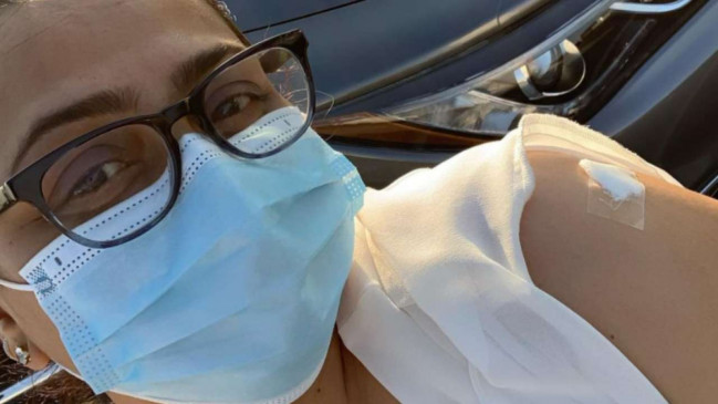 शिल्पा शिरोडकर बनी वैक्सीन लगवाने वाली पहली एक्ट्रेस, शेयर की तस्वीर
