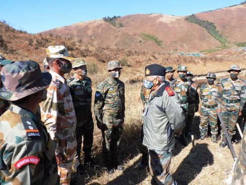 Indian Army: CDS रावत ने अरुणाचल में हवाई ठिकानों का दौरा किया, बोले- सीमाओं की सुरक्षा के लिए भारतीय जवान अपने निश्चय पर अटल 