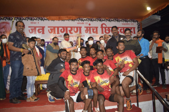  रोमांचक मैच में जबलपुर को हराकर छिंदवाड़ा बना विजेता -  दर्शकों ने लिया ओपन कबड्डी का लुत्फ