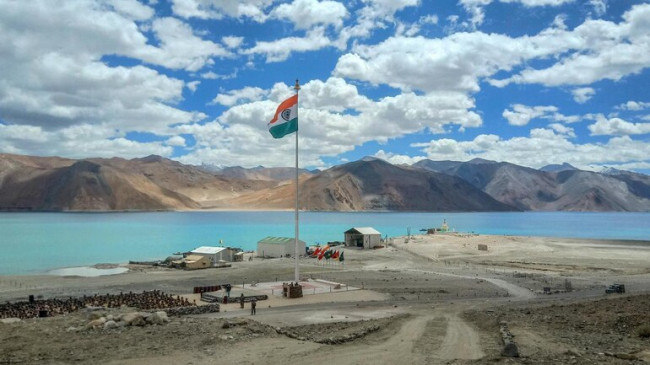 कड़ाके की ठंड से चीन के हौसले पस्त, लद्दाख में LAC से हटाए 10 हजार सैनिक