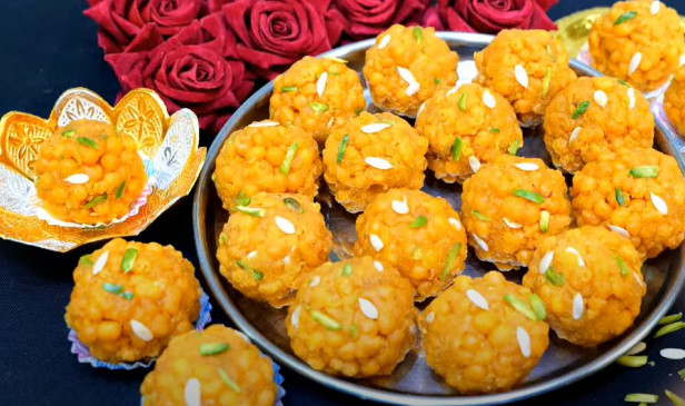 Laddu: घर पर बनाएं स्वादिष्ट और रसीले बूंदी के लड्डू, जानें आसान रेसिपी