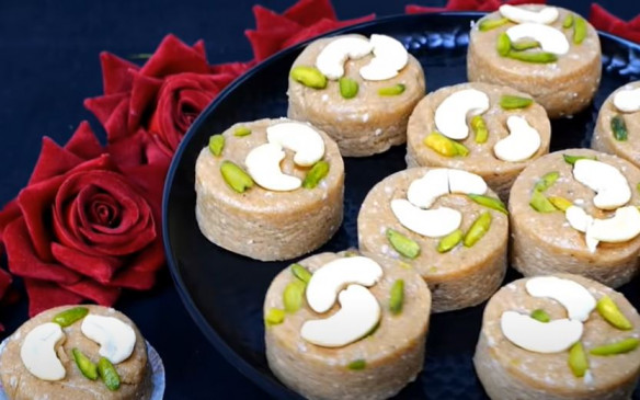 Sweet: बनाएं तिल गुड़ चमचम गजक, स्वादिष्ट होने के साथ सेहत के लिए ​भी है फायदेमंद
