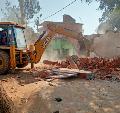 120 illegal shops were built on the land of four crores, the administration has set up