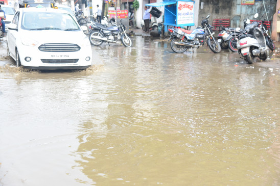 मौसम ने बदली करवट बारिश के साथ गिरे ओले, कश्मीर बन गया जालना का यह इलाका मौसम ने बदली करवट बारिश के साथ गिरे ओले, कश्मीर बन गया जालना का यह इलाका