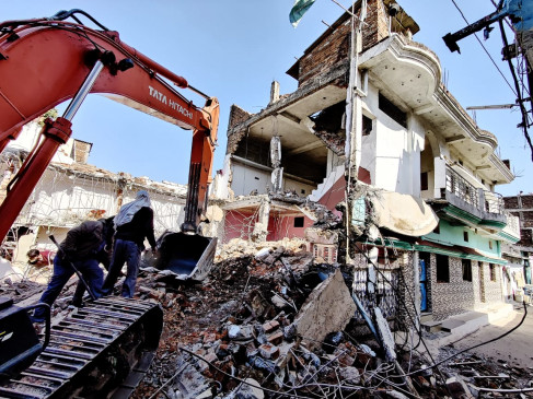 Bulldozers run on illegal occupation in Vijay Nagar, many collapses - action taken in Deendayal Chowk, MR4