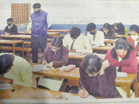 Hindi Medium question papers being given to English Medium students
