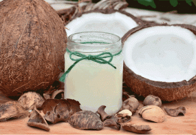  नारियल तेल : बालों की देखभाल के लिए पूरी दुनिया की पसंद, हॉलीवुड सेलिब्रिटीज भी हैं इसके दीवाने 