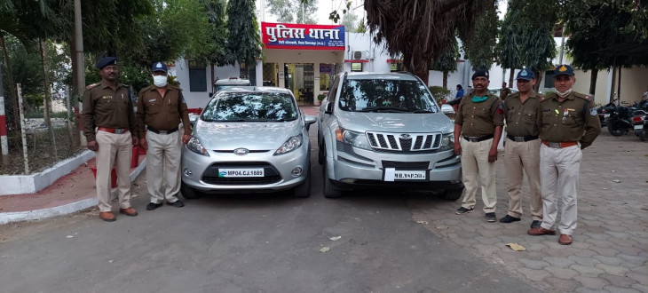 जबलपुर हाइवे पर कार की नम्बर प्लेट बदल रहे थे चोर, पुलिस ने किया गिरफ्तार