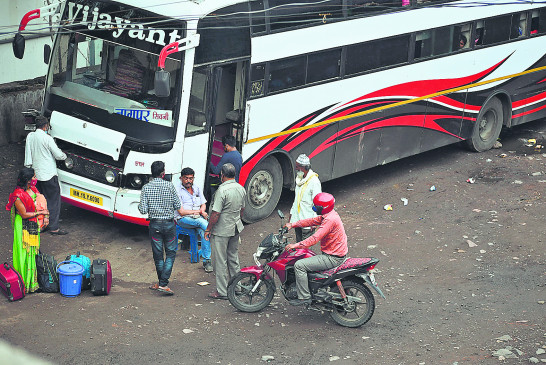 नागपुर एमपी बस स्टैंड से बसें हो रही रवाना,गारंटी के साथ ले जा रहे यात्री
