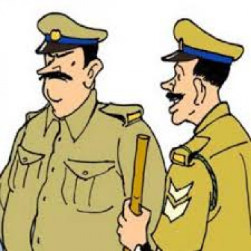 Counterfeit police caught, looted by police station