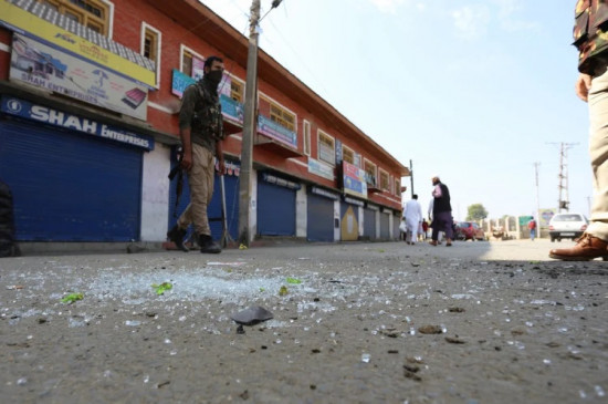 Grenade Attack: सोपोर में आतंकियों ने सुरक्षाबलों पर किया ग्रेनेड हमला, दो SPO घायल