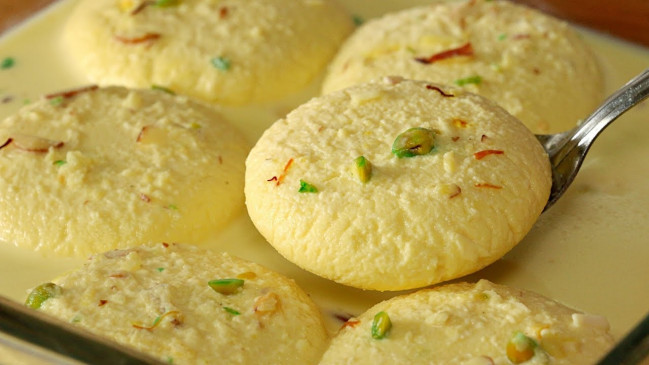 RasMalai: होली पर पैकेट दूध से बनाएं हलवाई जैसी सॉफ्ट रसमलाई, जानें रेसिपी