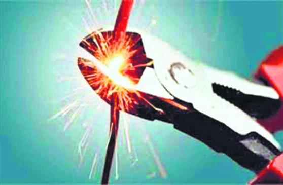 Scuffle with electrician who went to undo power supply