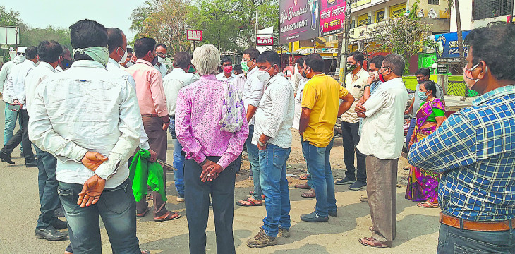 Violation of lockdown by sitting in buses and carrying out vaccinations