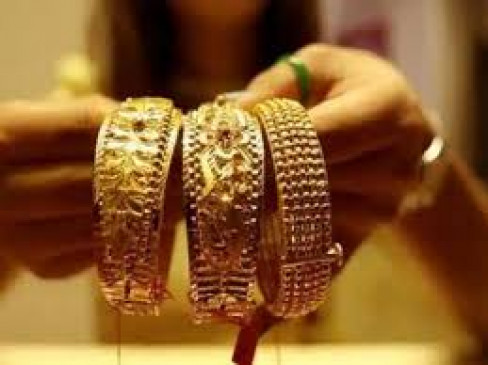 Woman gets shaken after taking fake jewelery and real jewelery