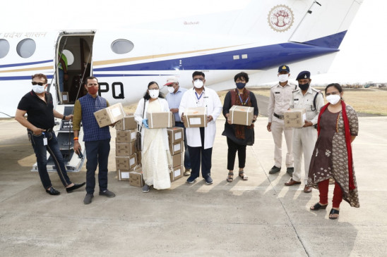 शासकीय विमान से जबलपुर पहुँचे रेमडेसिवीर इंजेक्शन के 39 बॉक्स 