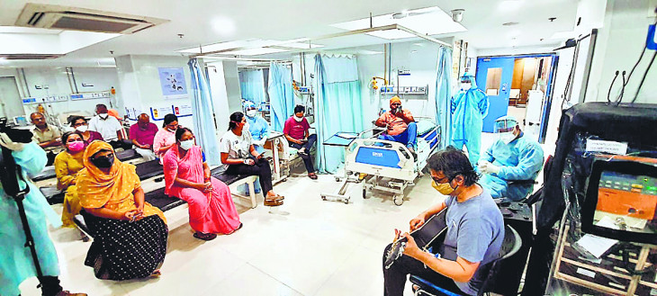 Doctors increased the enthusiasm of Corona patients by singing dance and singing