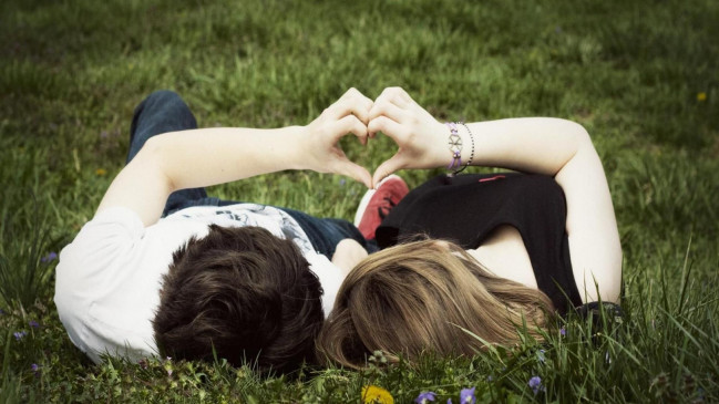 lover requested police to meet girl friend in curfew, reply received - increasing love from distance lover requested police to meet girl friend in curfew, reply received - increasing love from distance