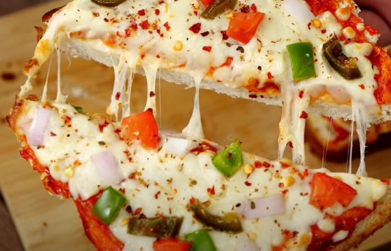 Pizza: घर पर बनाएं ब्रेड चीज बर्स्ट पिज्जा, नहीं भूल पाएंगे स्वाद