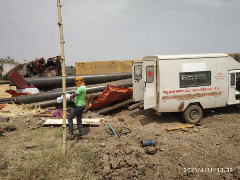 Tractor, trolley overturns trailer, 3 killed including driver - accident on NH-30, 2 people injured